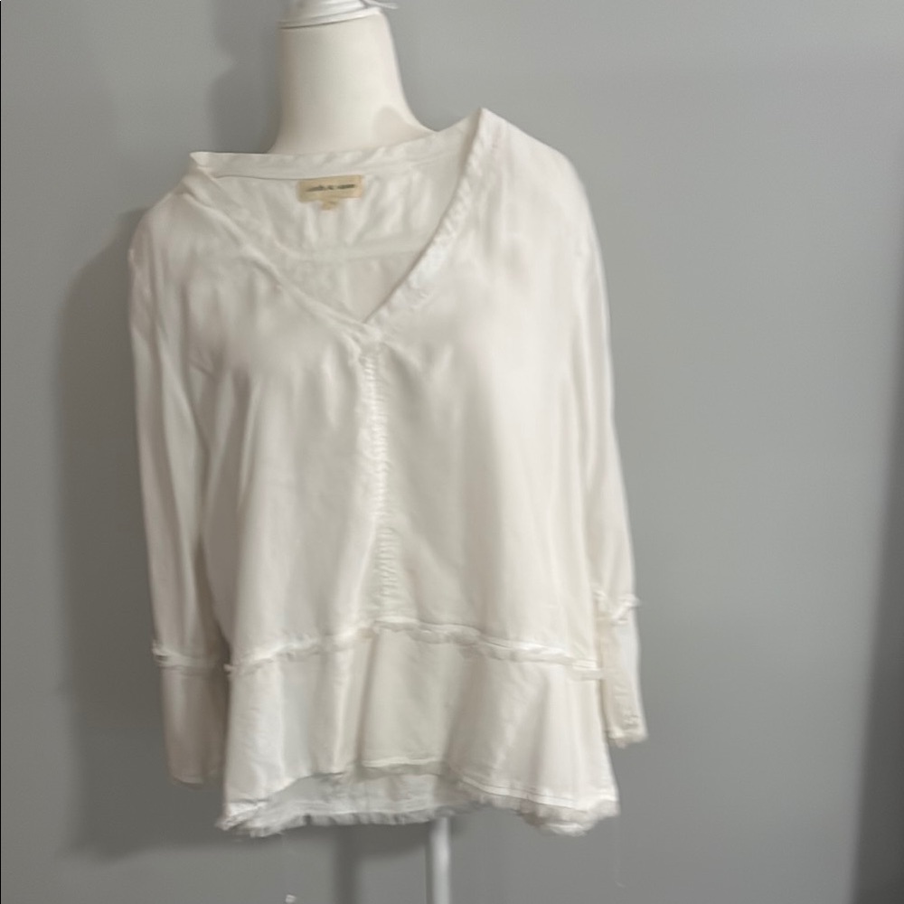 Women’s white top